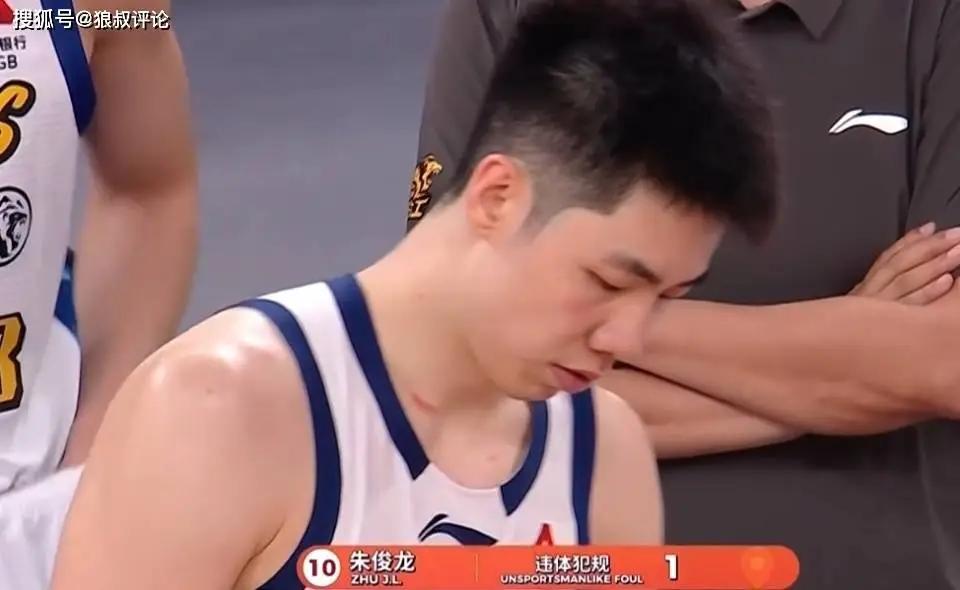 乐鱼平台场均28+7+5,火箭追29岁巨星前锋,拆队甩卖不划算!不如静观其变